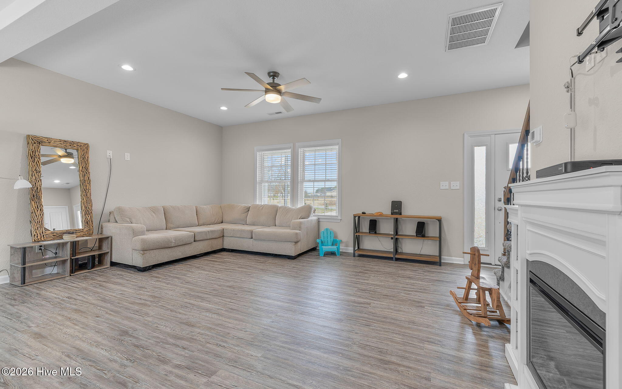 102 Creekmore Road Currituck, NC 27929 - Photo 5 of 28 Living area