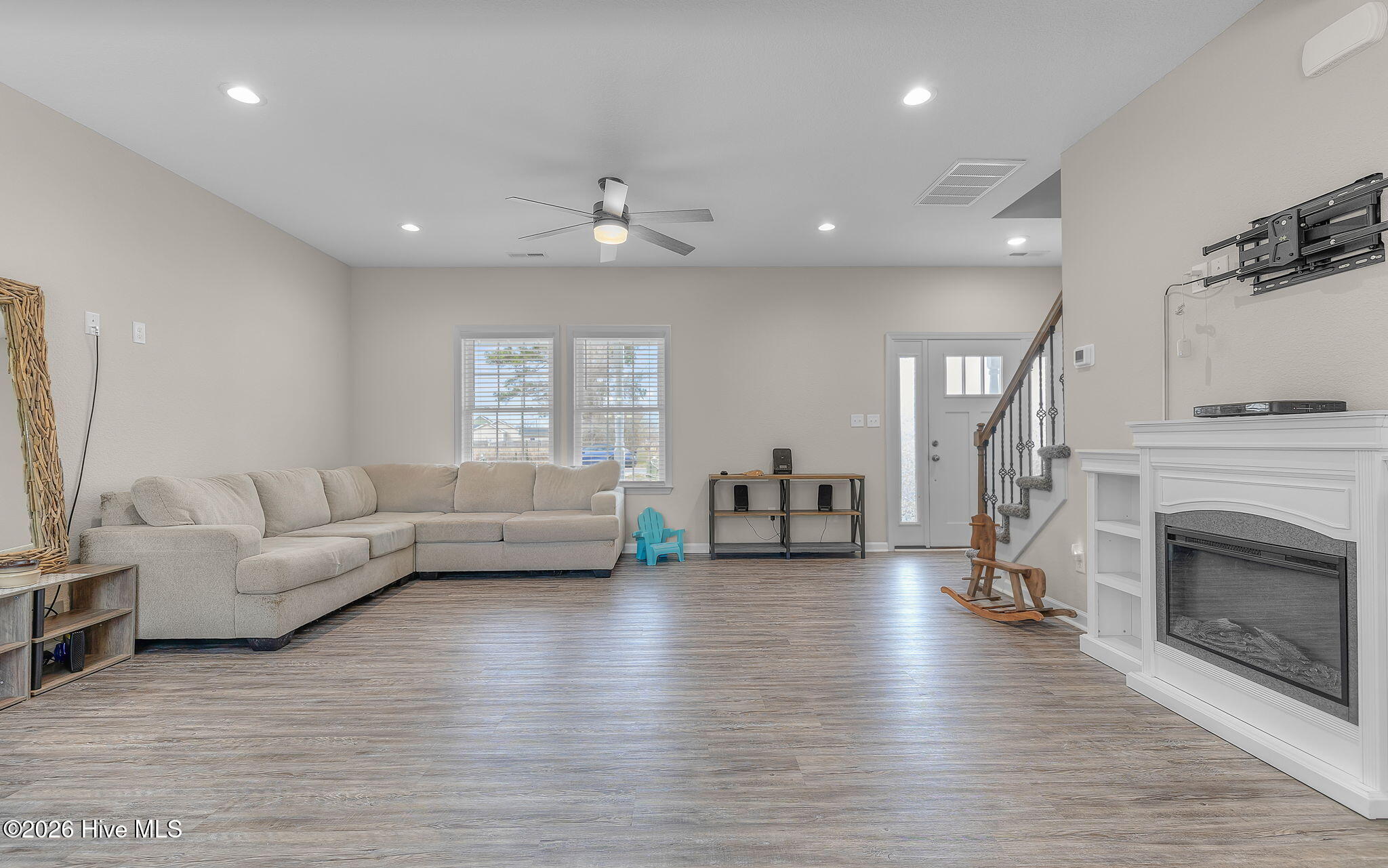 102 Creekmore Road Currituck, NC 27929 - Photo 6 of 28 Living area