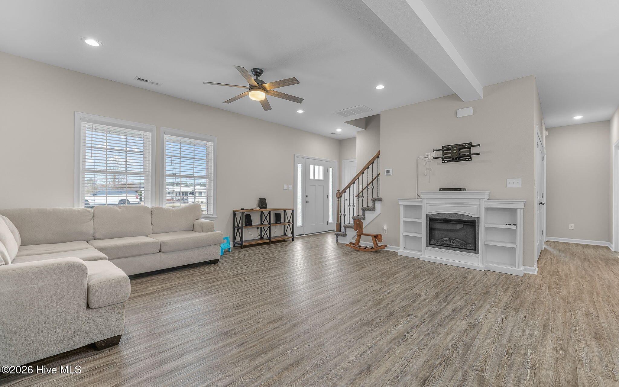102 Creekmore Road Currituck, NC 27929 - Photo 7 of 28 Living area