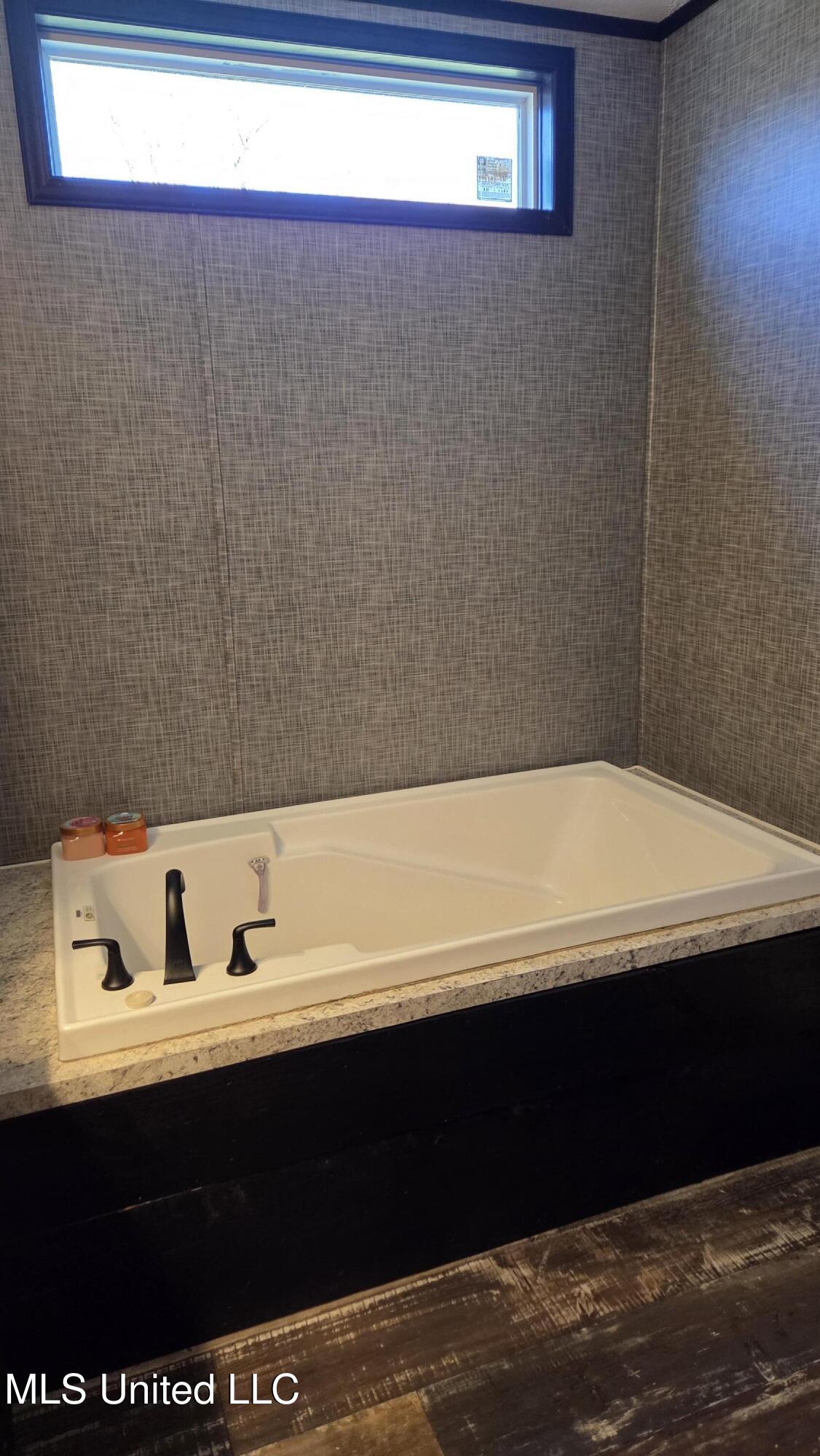 2145 Tommy Ford Road Utica, MS 39175 - Photo 6 of 11 2145 Tommy Ford Bath Tub