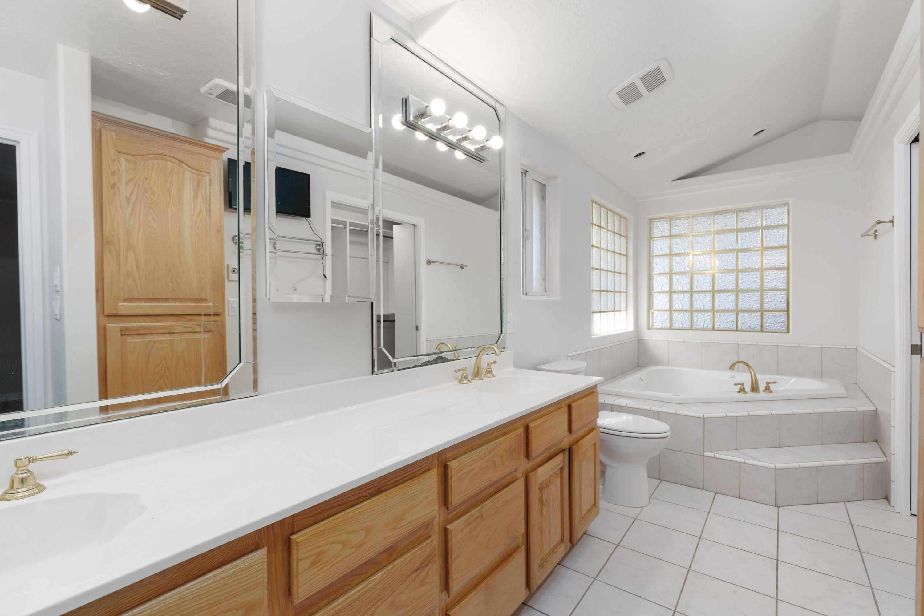 539 Diagonal Street St. George, UT 84770 - Photo 22 of 40 23 Primary Bath
