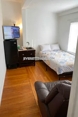 $1,000 | 121 Hancock Street, Unit 1, Everett, MA 02149