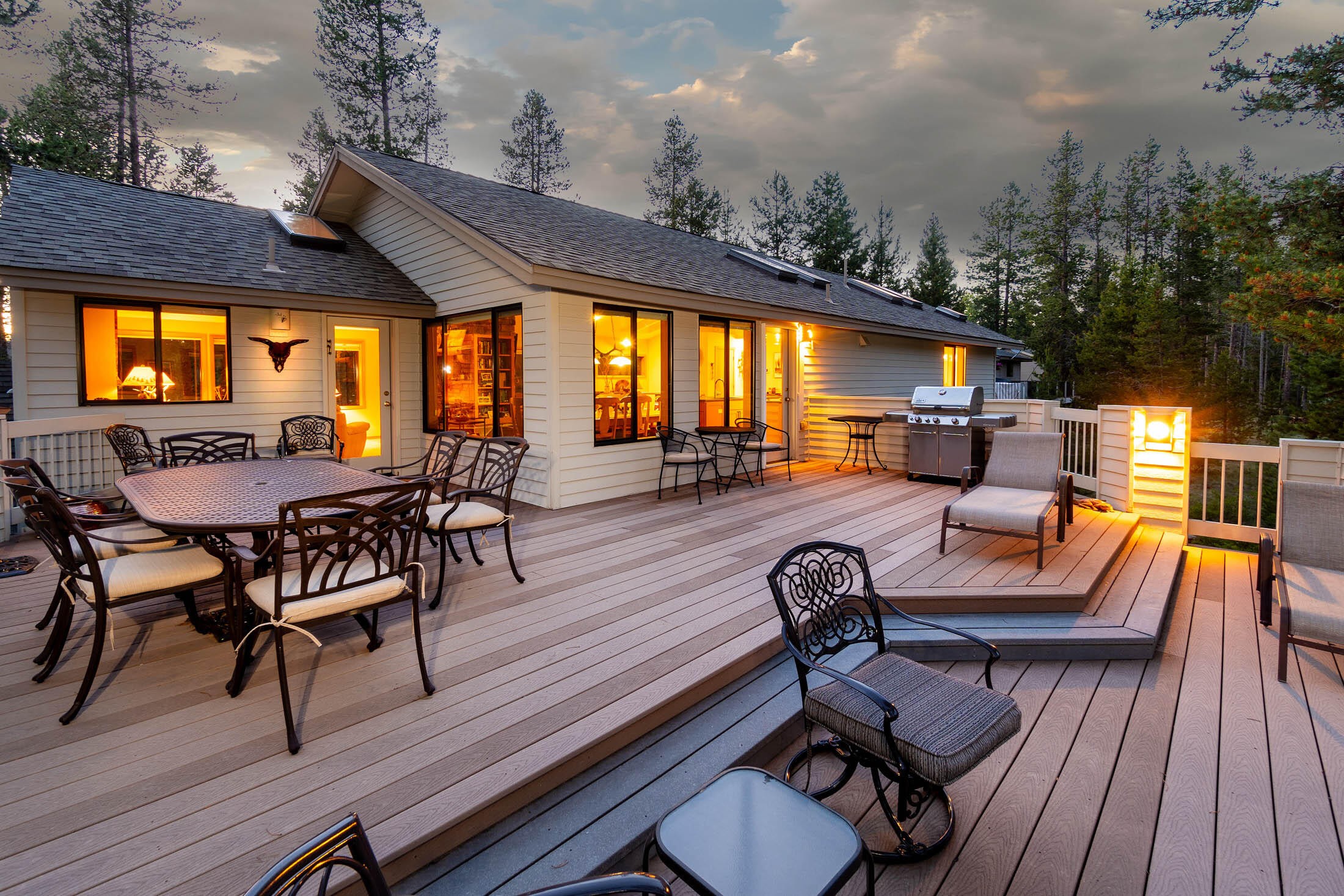 18203 Oregon Loop, Unit 45 Sunriver, OR 97707 - Photo 25 of 33 an outdoor patio with dining table and chairs