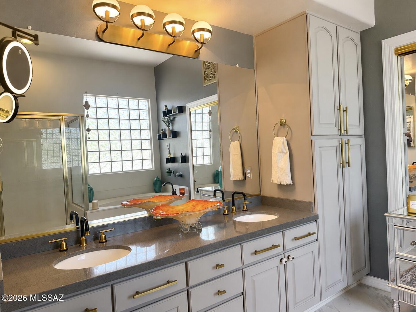 9780 Spring Hill Place Tucson, AZ 85749 - Photo 27 of 49 Primary Vanity