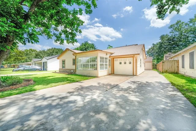 $1,400 | 1309 Jefferson Street, Baytown, TX 77520