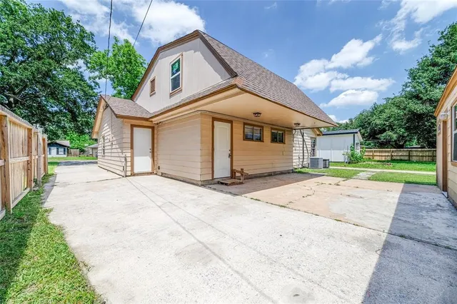$1,400 | 1309 Jefferson Street, Baytown, TX 77520
