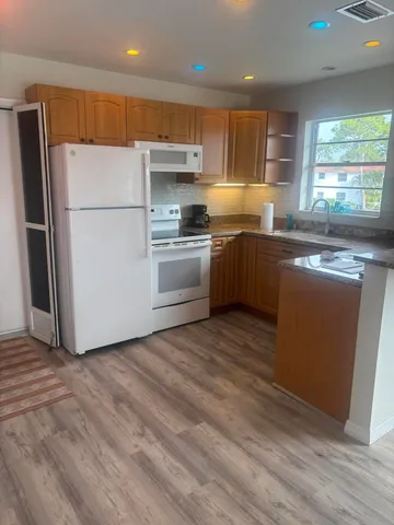 $1,700 | 2600 Southeast Ocean Boulevard, Unit Y15, Stuart, FL 34996