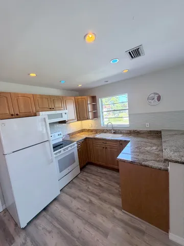 $1,650 | 2600 Southeast Ocean Boulevard, Unit Y15, Stuart, FL 34996