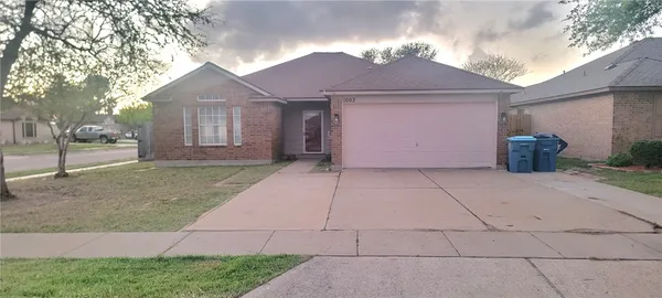 $2,200 | 1002 La Mirada Street, Portland, TX 78374