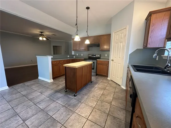$2,200 | 1002 La Mirada Street, Portland, TX 78374