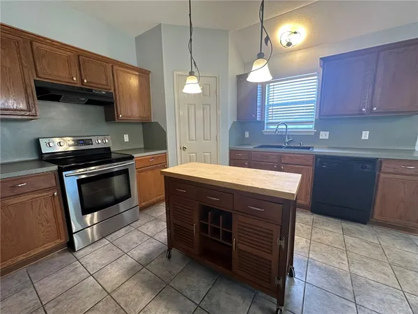 $2,200 | 1002 La Mirada Street, Portland, TX 78374