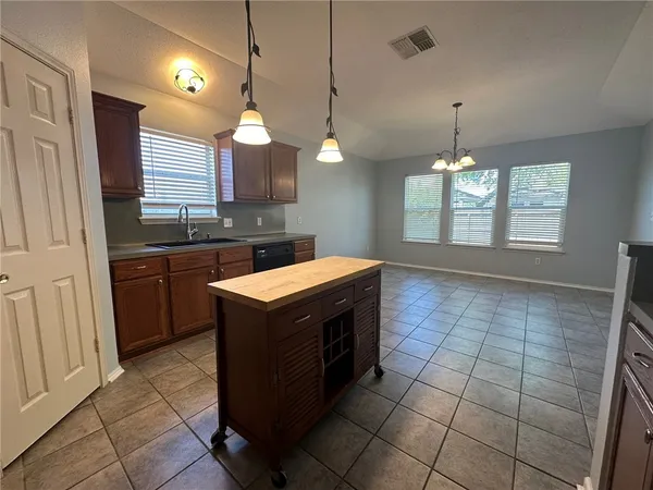 $2,200 | 1002 La Mirada Street, Portland, TX 78374