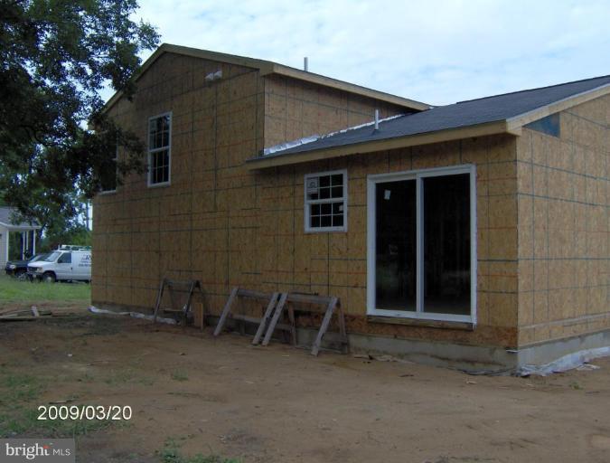 629 Carmichael Road Queenstown, MD 21658 - Photo 2 of 8 Back of House with Slider