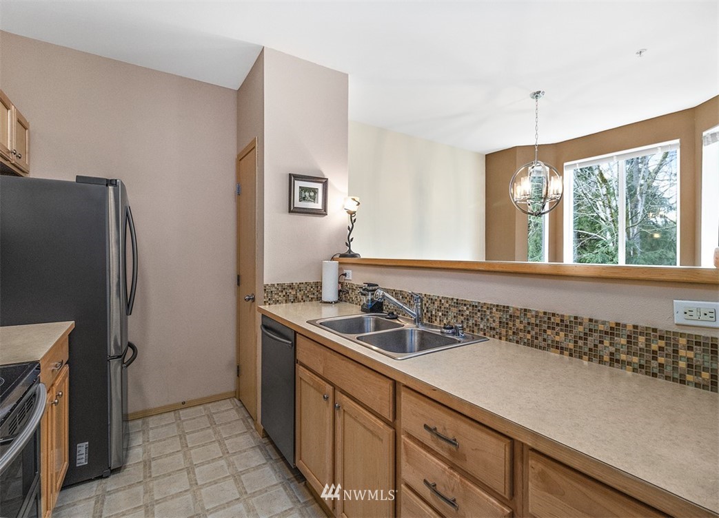 3012 Southeast 8th Place, Unit 1117 Renton, WA 98058 - Photo 11 of 40 a bathroom with a sink and a mirror