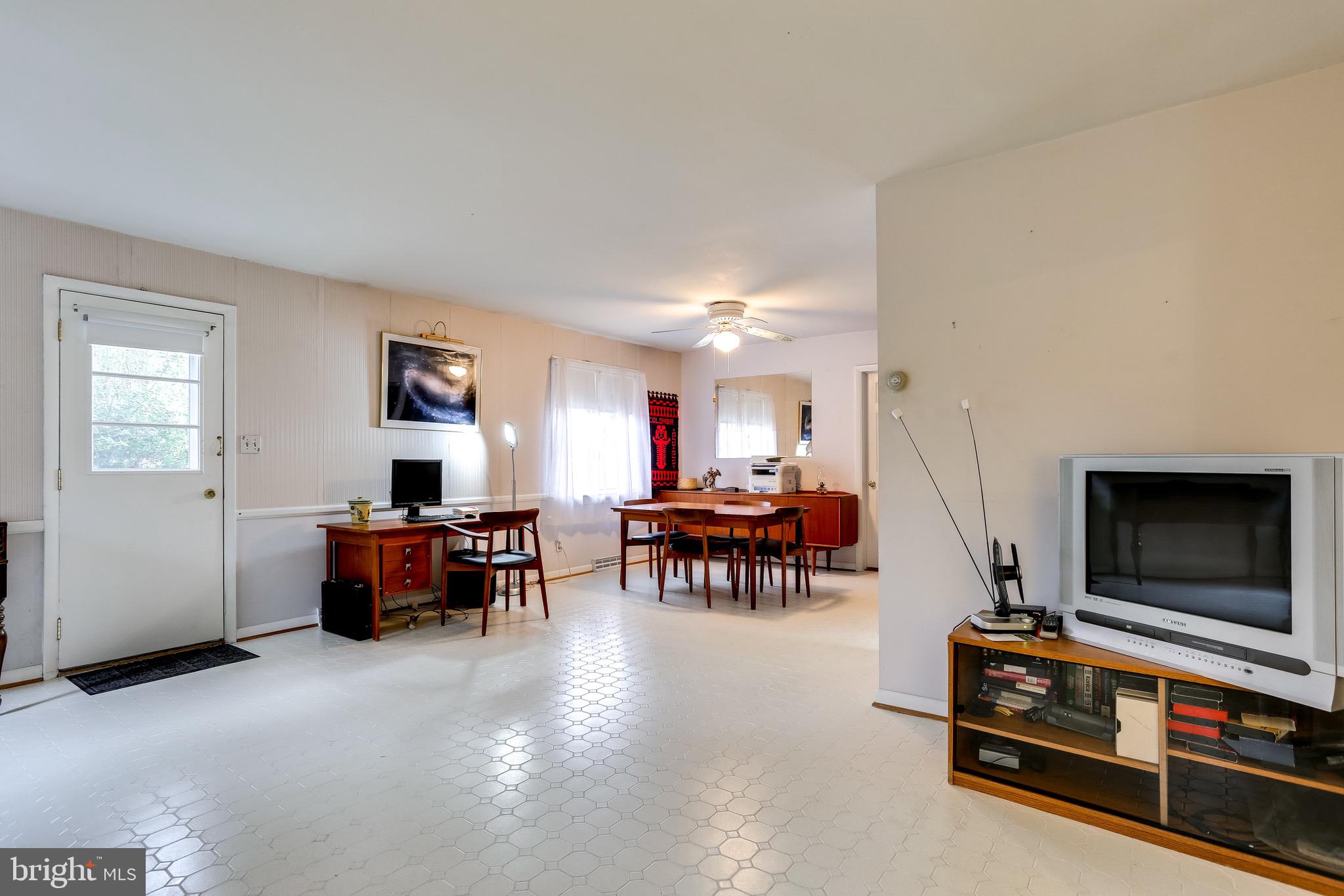 1505 Frederick Road Catonsville, MD 21228 - Photo 5 of 34 Family Room
