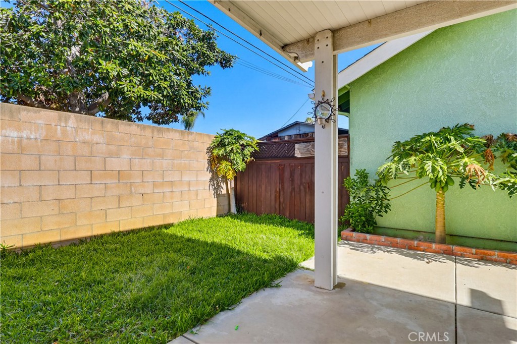 7735 Ridgeview Lane Whittier, CA 90606 - Photo 44 of 47 a view of a backyard with plants