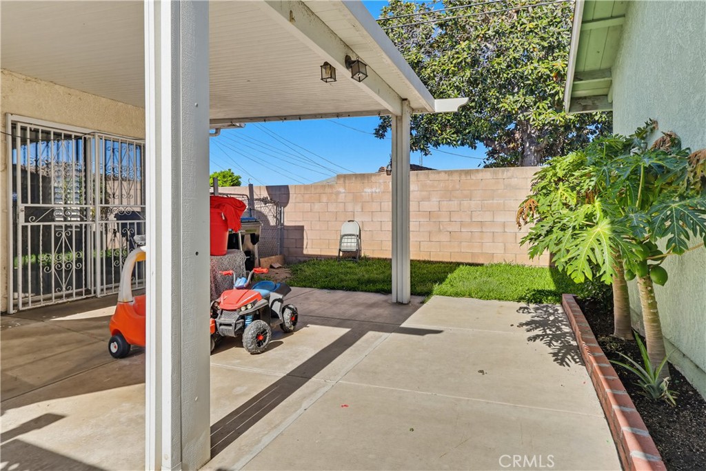 7735 Ridgeview Lane Whittier, CA 90606 - Photo 45 of 47 a view of a backyard with a patio