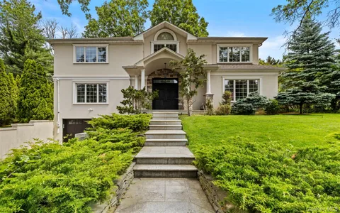 $13,000 | 25 Bay Driveway, Manhasset, NY 11030