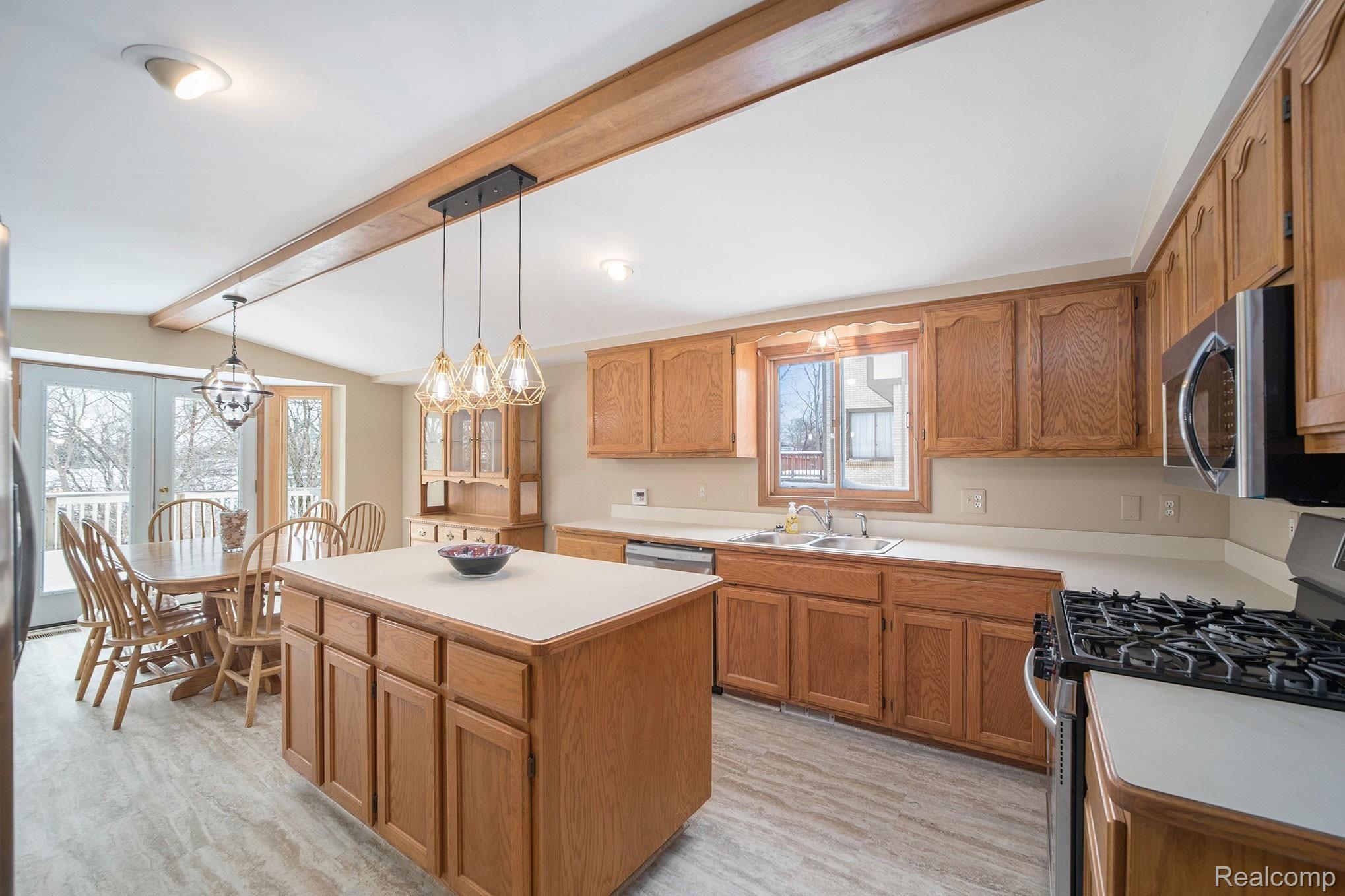 182 Bedlington Drive Rochester, MI 48307 - Photo 8 of 36 017A8074.jpg
