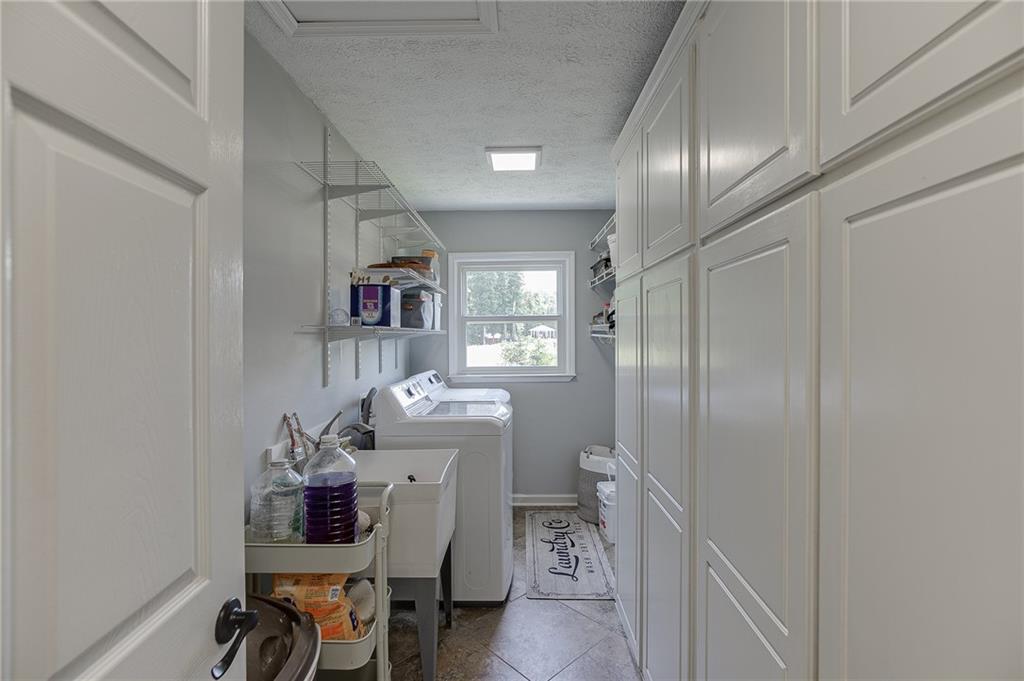 3803 Carter Road Buford, GA 30518 - Photo 16 of 58