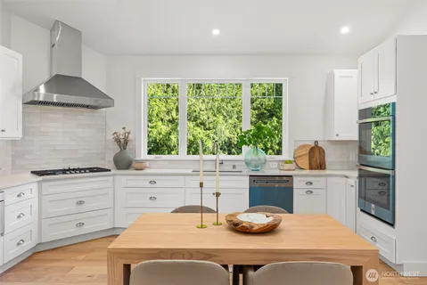 $3,300,000 | 7077 Northeast Ridge Lane, Bainbridge Island, WA 98110