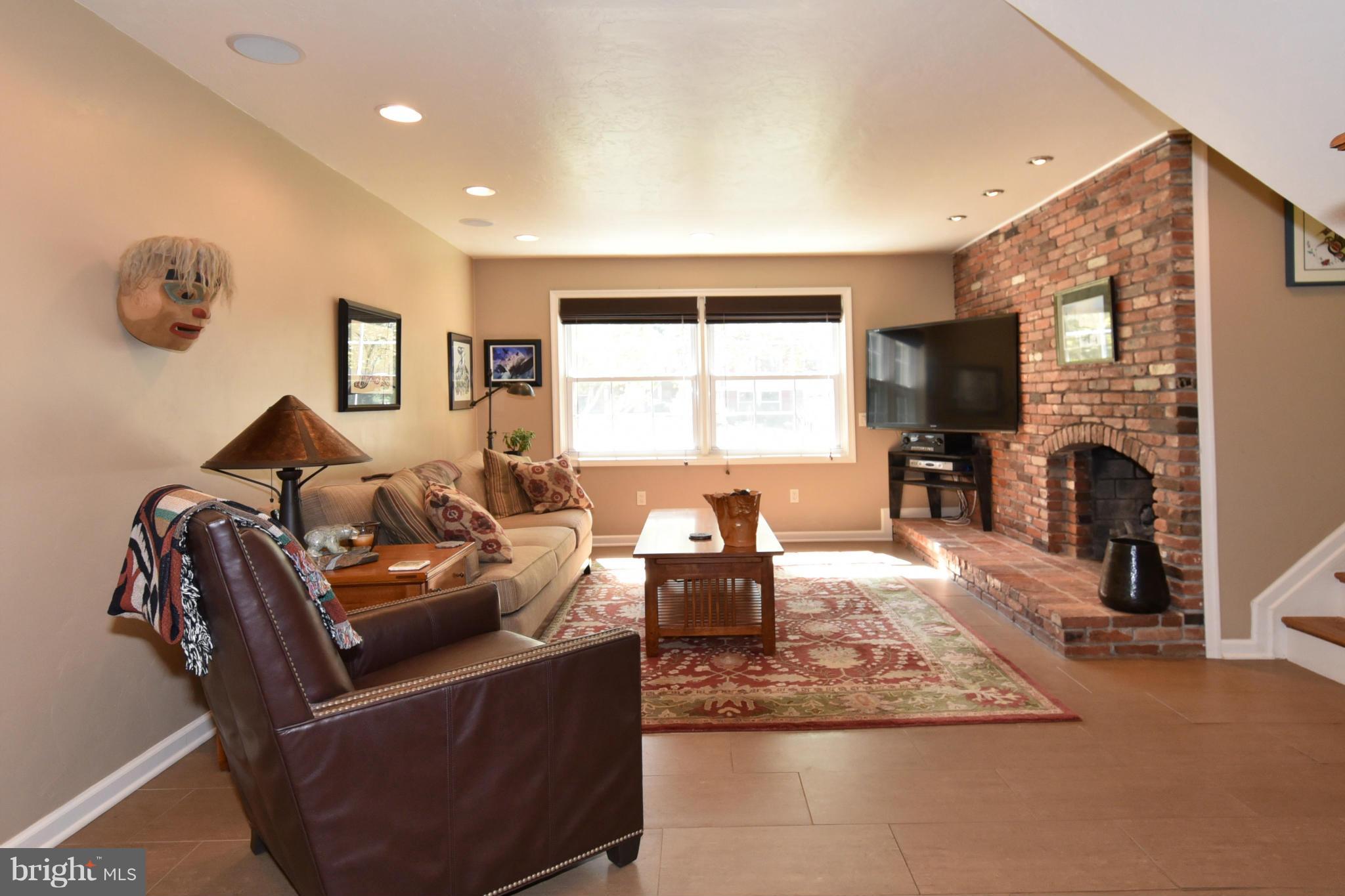 2116 Countryside Drive Silver Spring, MD 20905 - Photo 17 of 30 Family room