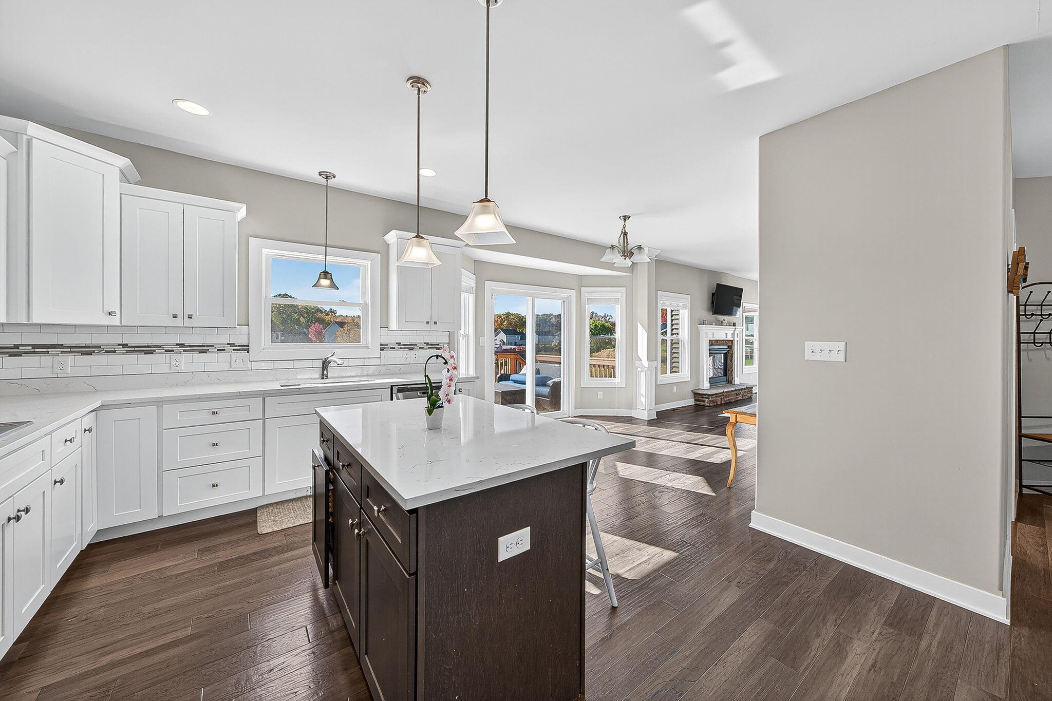 244 Falcon Way Valparaiso, IN 46385 - Photo 4 of 25 2048x1365