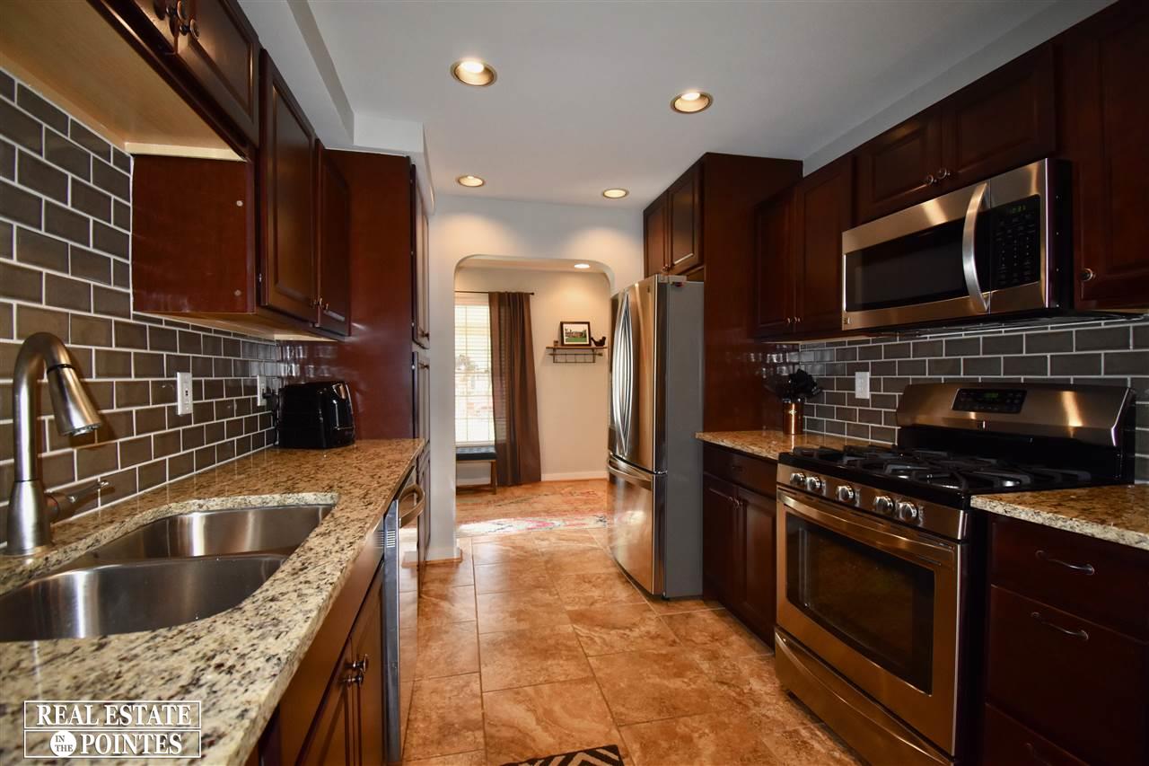 1280 North Oxford Road Grosse Pointe Woods, MI 48236 - Photo 3 of 27