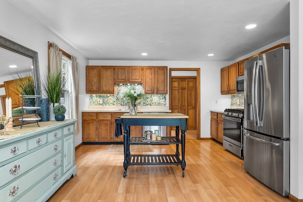 77 Maple Street, Unit 3 Middleton, MA 01949 - Photo 4 of 41 Gallery Image 4