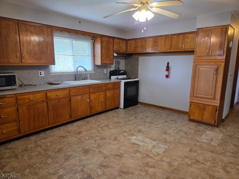 144 Raphael Road Totowa, NJ 07512 - Photo 2 of 11