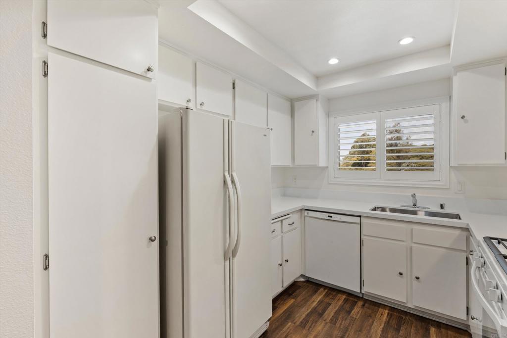 4378 Dowitcher Way Oceanside, CA 92057 - Photo 11 of 47 Kitchen