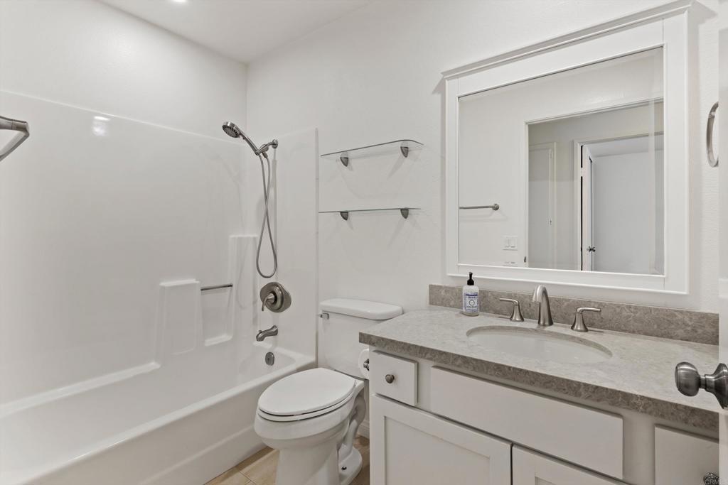 4378 Dowitcher Way Oceanside, CA 92057 - Photo 17 of 47 Bath