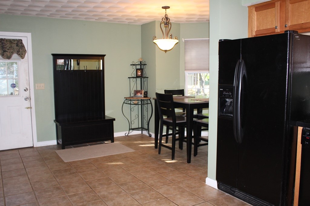 205 Nausauket Road Warwick, RI 02886 - Photo 4 of 24