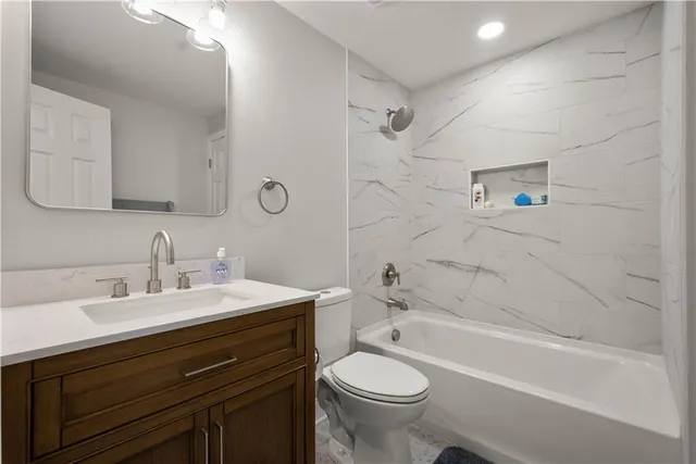 $279,000 | 260 Twin Bridges Road, Charleroi, PA 15022