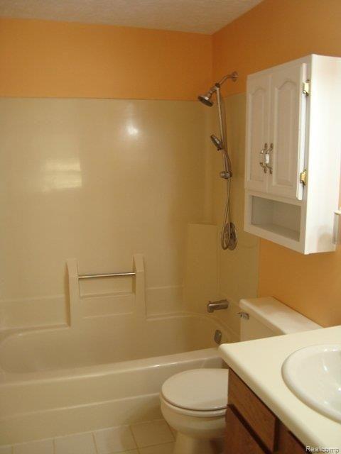 mstr bath.JPG