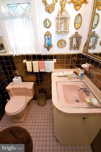 3713 Cardiff Road Chevy Chase, MD 20815 - Photo 7 of 16 Bath