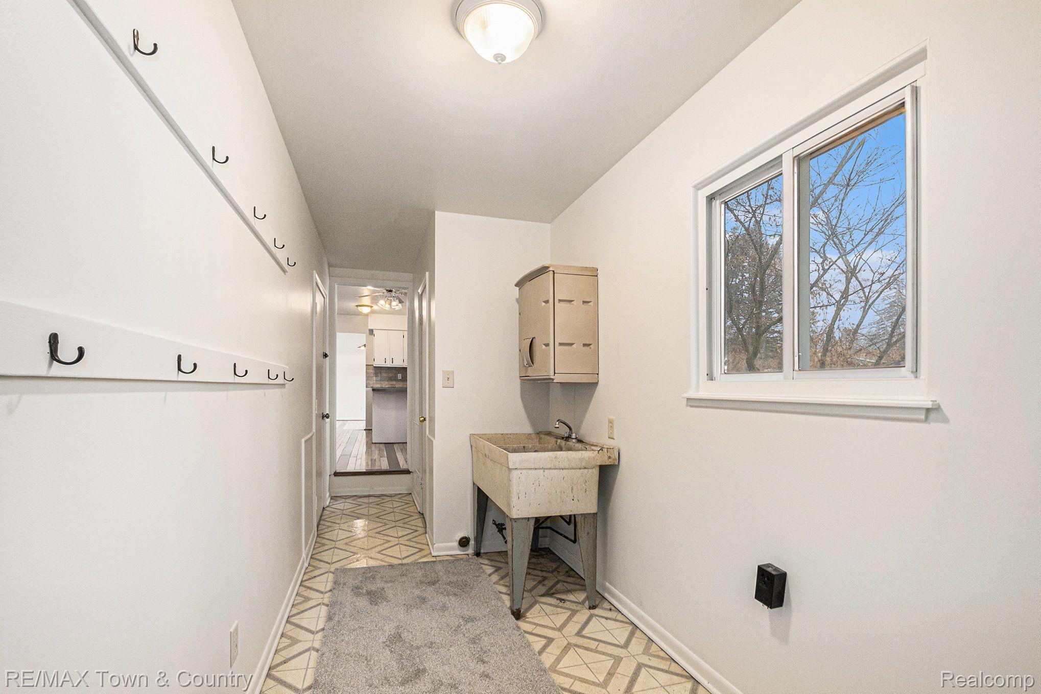 537 Spring Lane Flushing, MI 48433 - Photo 11 of 30