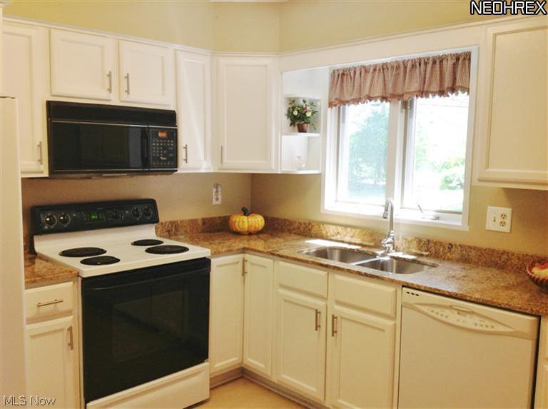 24030 Duffield Road Beachwood, OH 44122 - Photo 4 of 14 Gallery Image 4