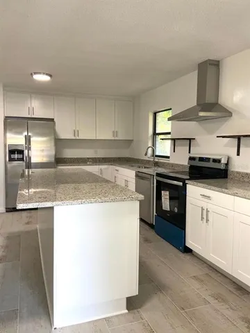 $2,595 | 1612 East 33rd Avenue, Tampa, FL 33610