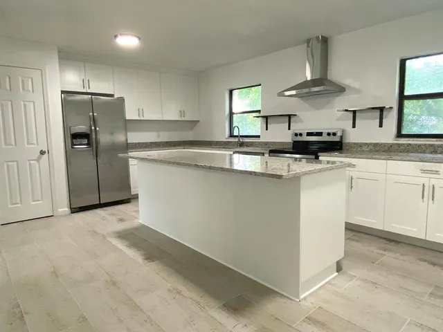 $2,595 | 1612 East 33rd Avenue, Tampa, FL 33610