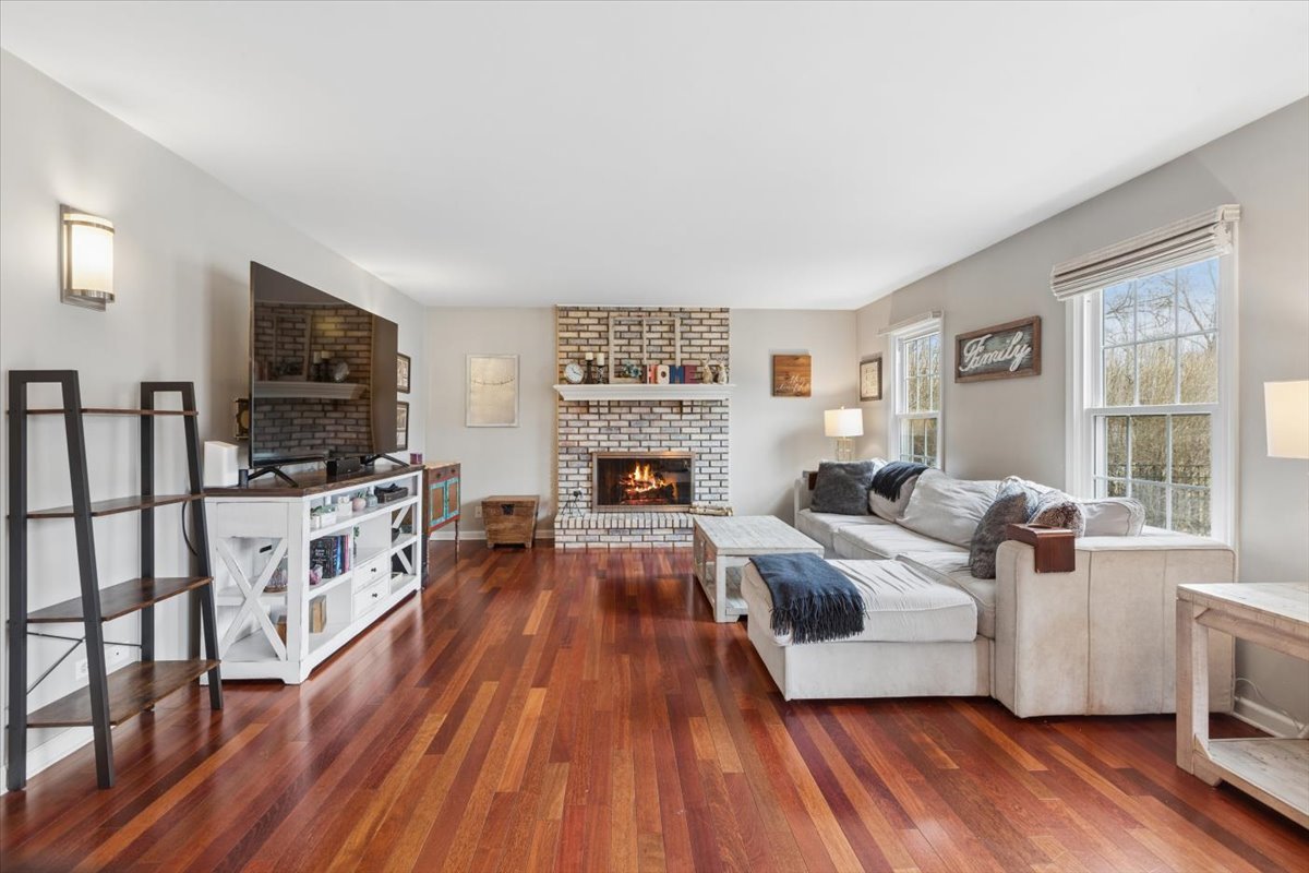 816 South River Road Naperville, IL 60540 - Photo 7 of 29 Gallery Image 7