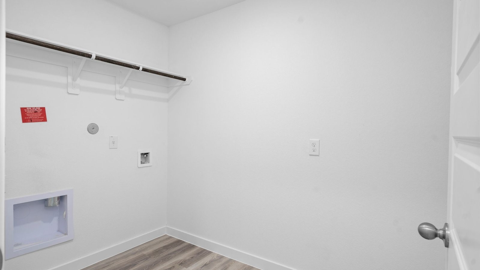 13 Robin Court Angleton, TX 77515 - Photo 23 of 27 a view of a small space