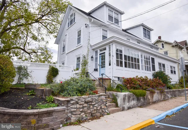 $3,040 | 76 South Hamilton Street, Doylestown, PA 18901