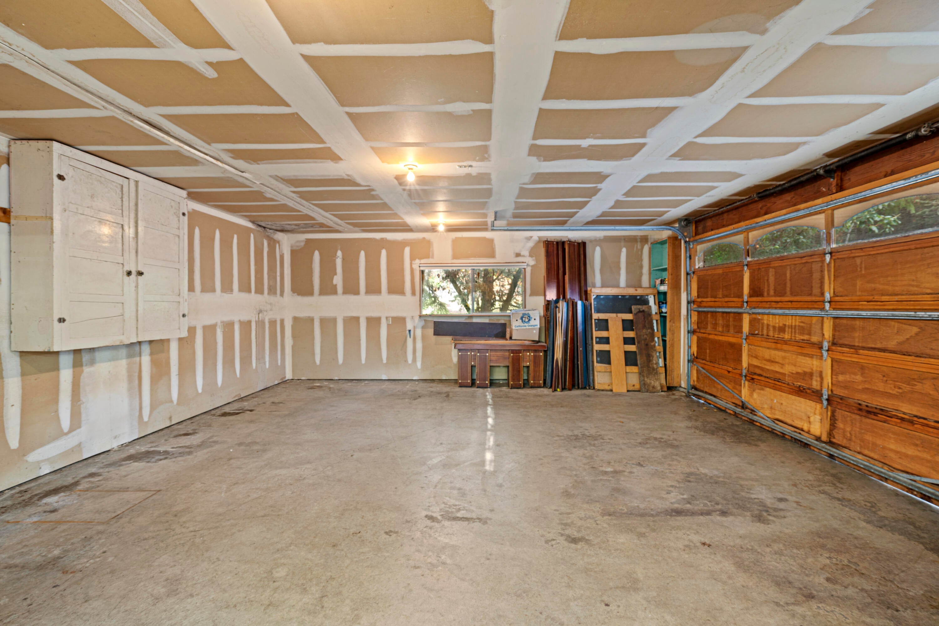 7771 Old Stage Road Central Point, OR 97502 - Photo 32 of 42 1200 sq ft garage