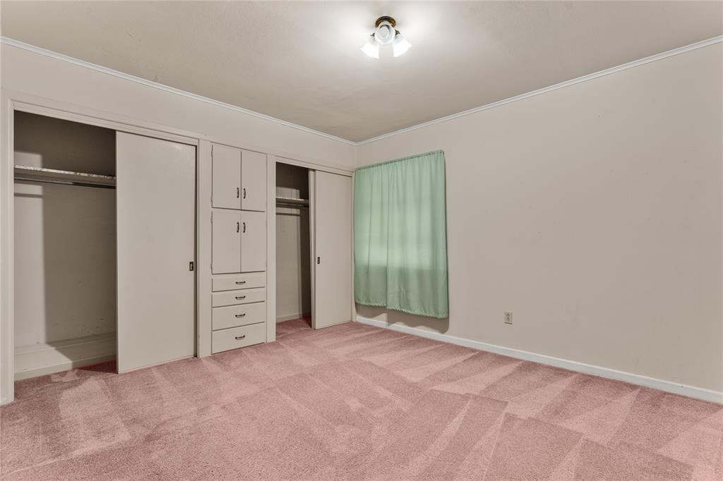3216 MacArthur Drive Waco, TX 76708 - Photo 33 of 39 an empty room with closet and a bathroom