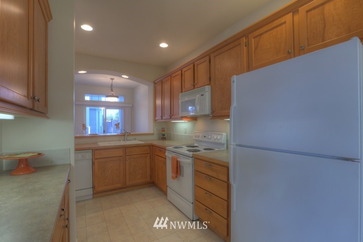 18709 109 Lane Southeast Renton, WA 98055 - Photo 2 of 25 Gallery Image 2