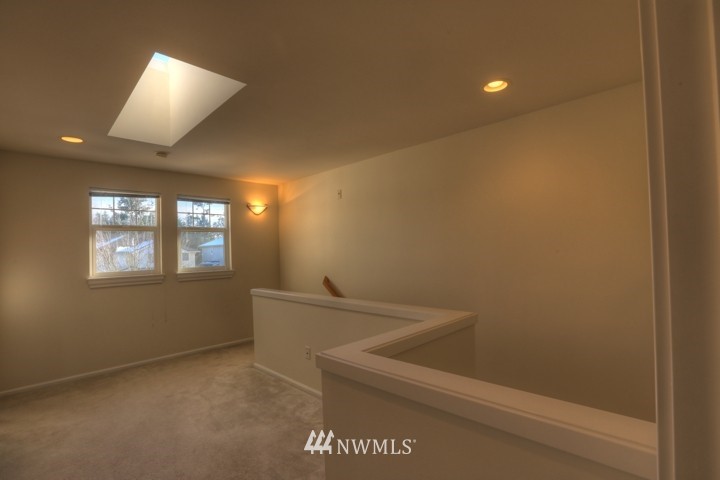 18709 109 Lane Southeast Renton, WA 98055 - Photo 11 of 25 Gallery Image 11