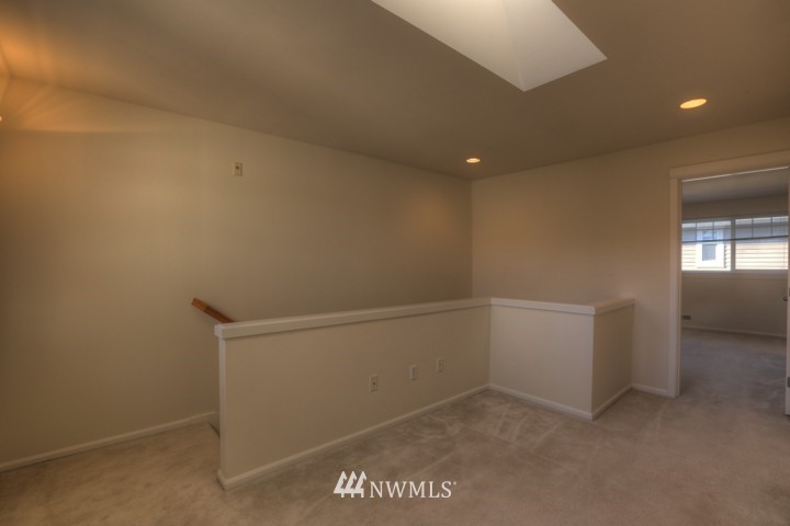 18709 109 Lane Southeast Renton, WA 98055 - Photo 12 of 25 Gallery Image 12