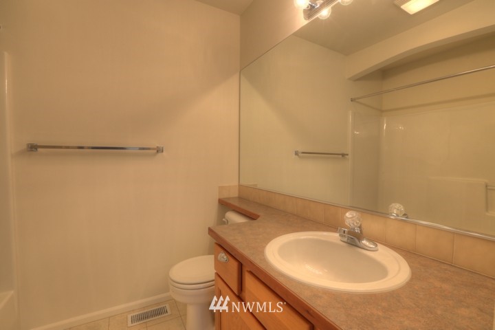 18709 109 Lane Southeast Renton, WA 98055 - Photo 13 of 25 Gallery Image 13