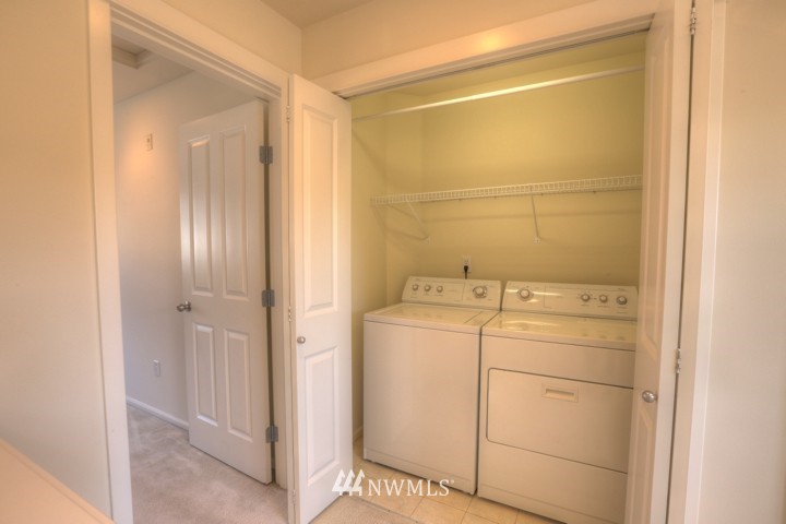 18709 109 Lane Southeast Renton, WA 98055 - Photo 14 of 25 Gallery Image 14